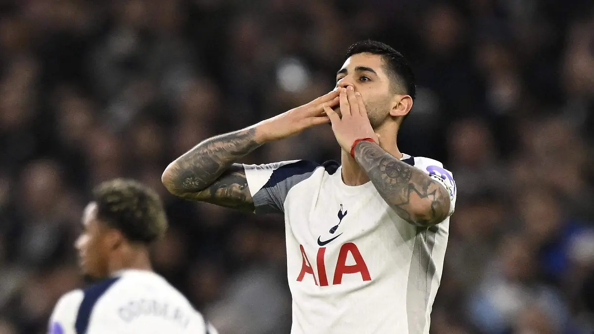 2026-01-17T163129Z_851686328_UP1EM1H19WG04_RTRMADP_3_SOCCER-ENGLAND-TOT-WHU