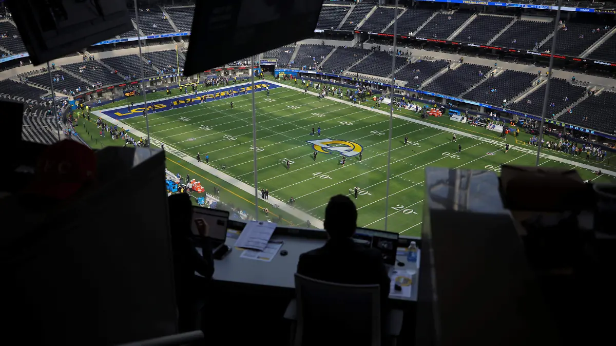 2026-01-13T183522Z_279584330_RC2JGIA0PAM7_RTRMADP_3_SPORTS-SOFI-STADIUM