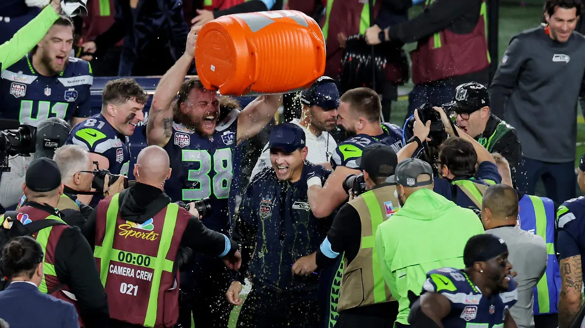 2026-02-09T042757Z_1176838019_UP1EM290CEJFX_RTRMADP_3_FOOTBALL-NFL-SUPERBOWL