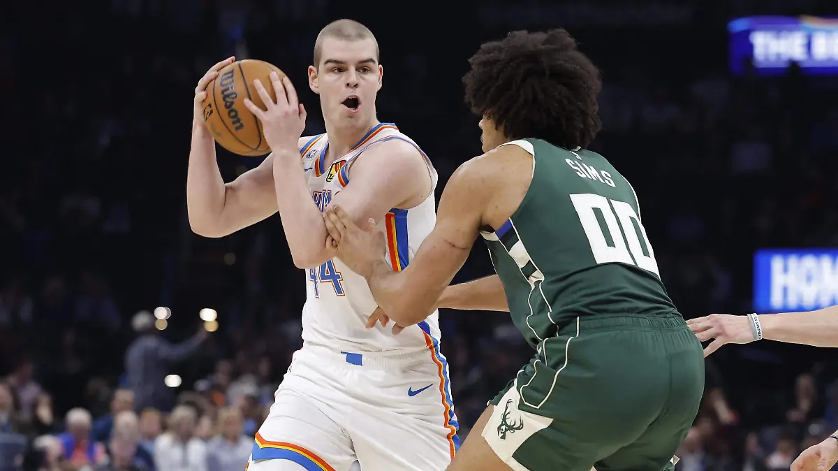 2026-02-13T032411Z_917332781_MT1USATODAY28223463_RTRMADP_3_NBA-MILWAUKEE-BUCKS-AT-OKLAHOMA-CITY-THUNDER