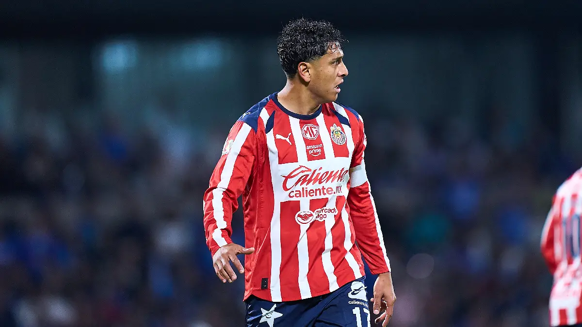 Luis Romo, lesionado en Chivas