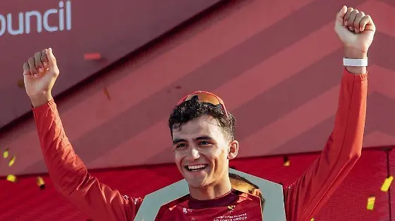 A proud moment on home soil 🇦🇪Congratulations to @isaac_deltoro_romero1 on securing the overal