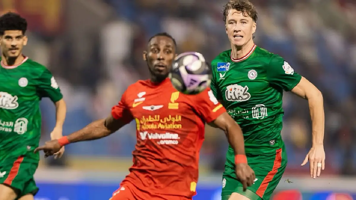 Julián Quiñones marca en la Liga Árabe