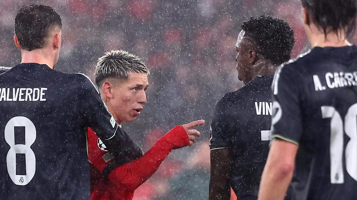 2026-01-28T210645Z_1690807462_UP1EM1S1MN7JQ_RTRMADP_3_SOCCER-CHAMPIONS-SLB-RMA