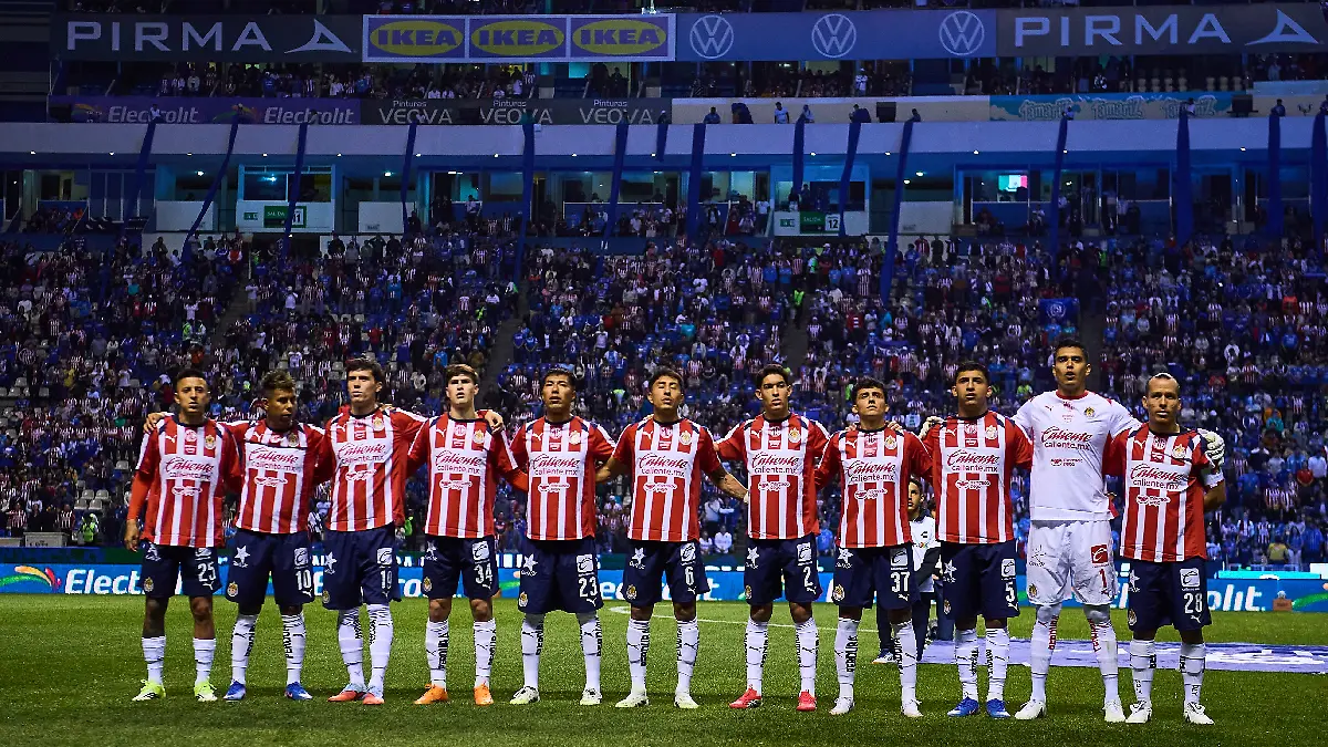 Chivas renueva a tres futbolistas