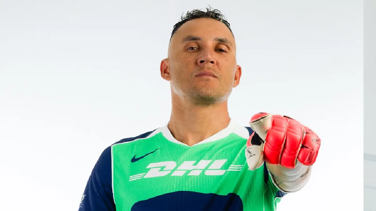 Pumas presenta nueva playera de portero