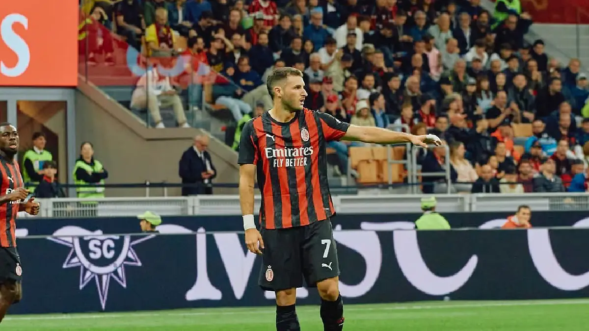 Santiago Giménez puede rgeresar a entrenar pronto