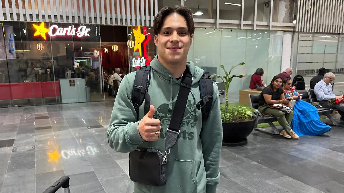 Osmar Olvera regresa a México