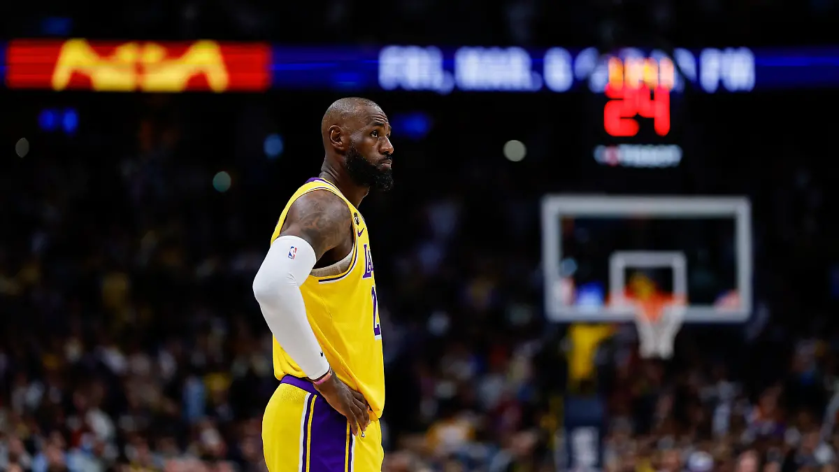 LeBron James supera nuevo récord