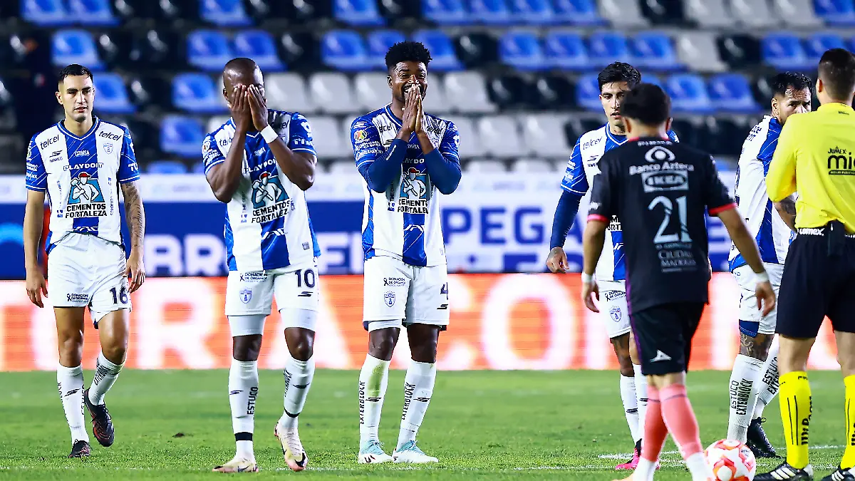 Jugadores de Pachuca se pelean