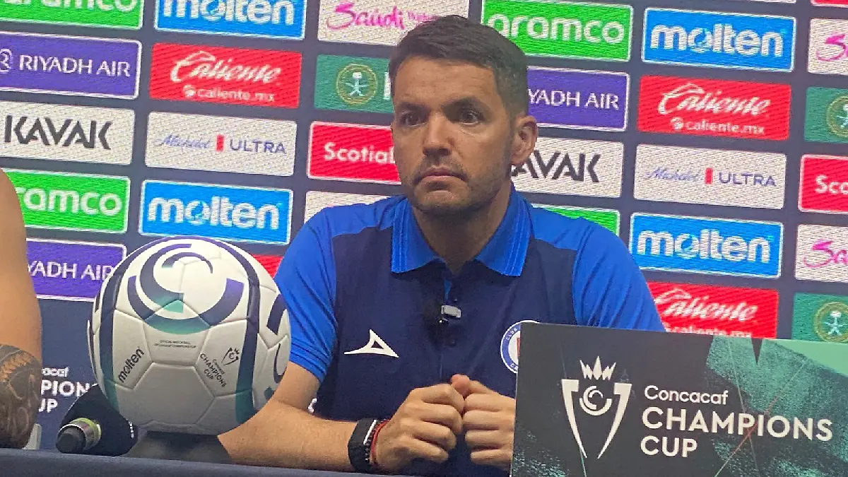 Nicolás Larcamón considera prematuro hablar de títulos en Cruz Azul
