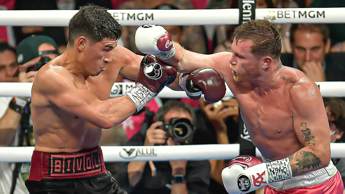 Podría haber revancha entre Dmitry Bivol y Canelo Álvarez
