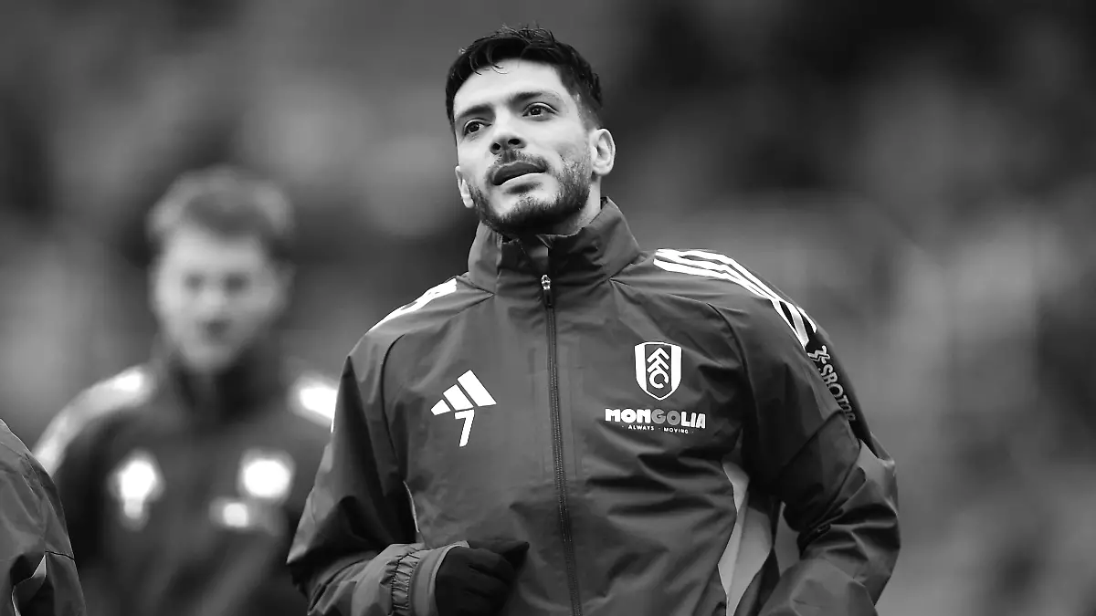 Raúl Jiménez recibe pésame del Fulham