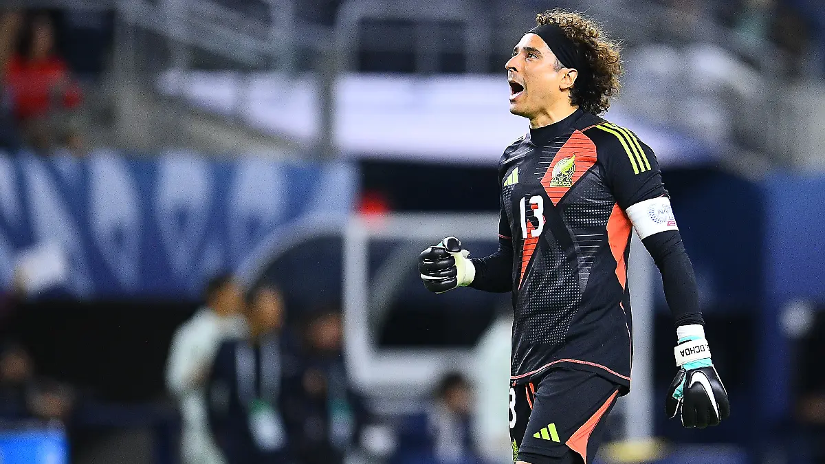 Guillermo Ochoa celebra su regreso  a la Selección Mexicana