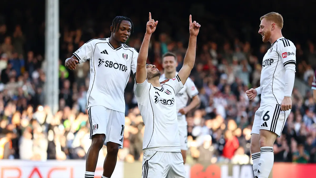 Raúl Jiménez le dedica gol a su padre