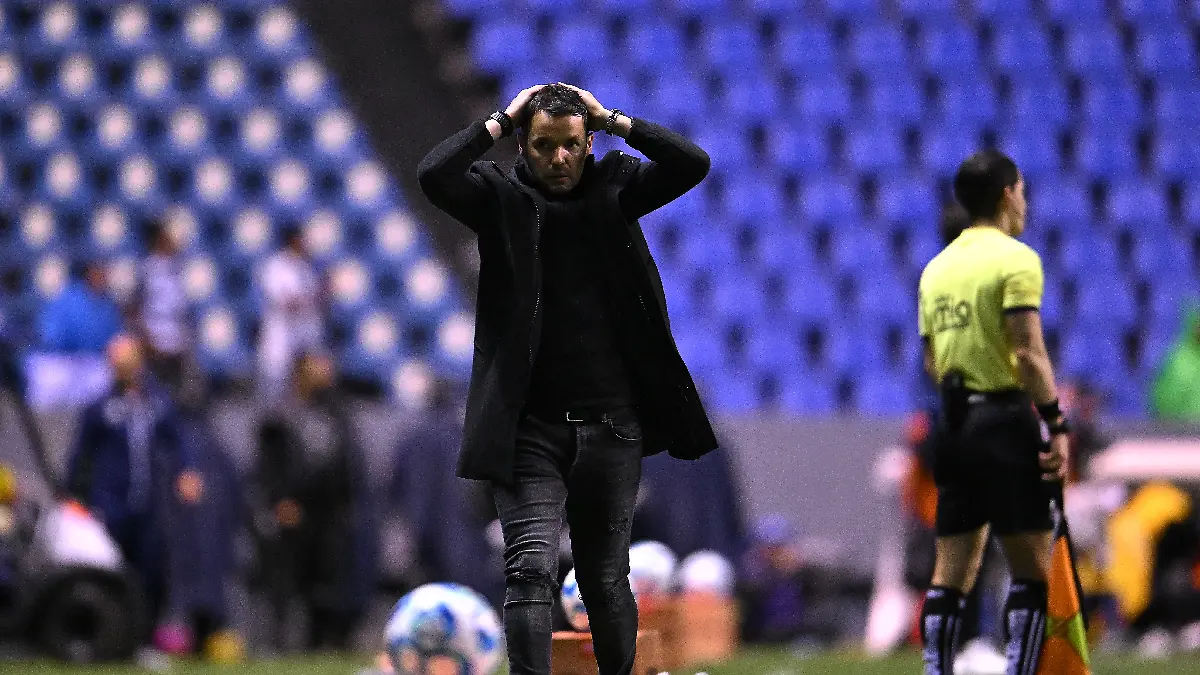 Nicolás Larcamón explota contra la FIFA