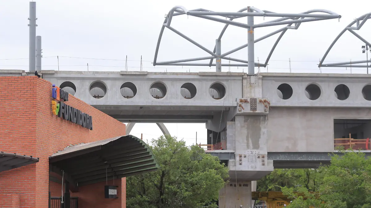 Estación del Metro Torre Administrativa En Monterrey NL FOTO EF  (1)