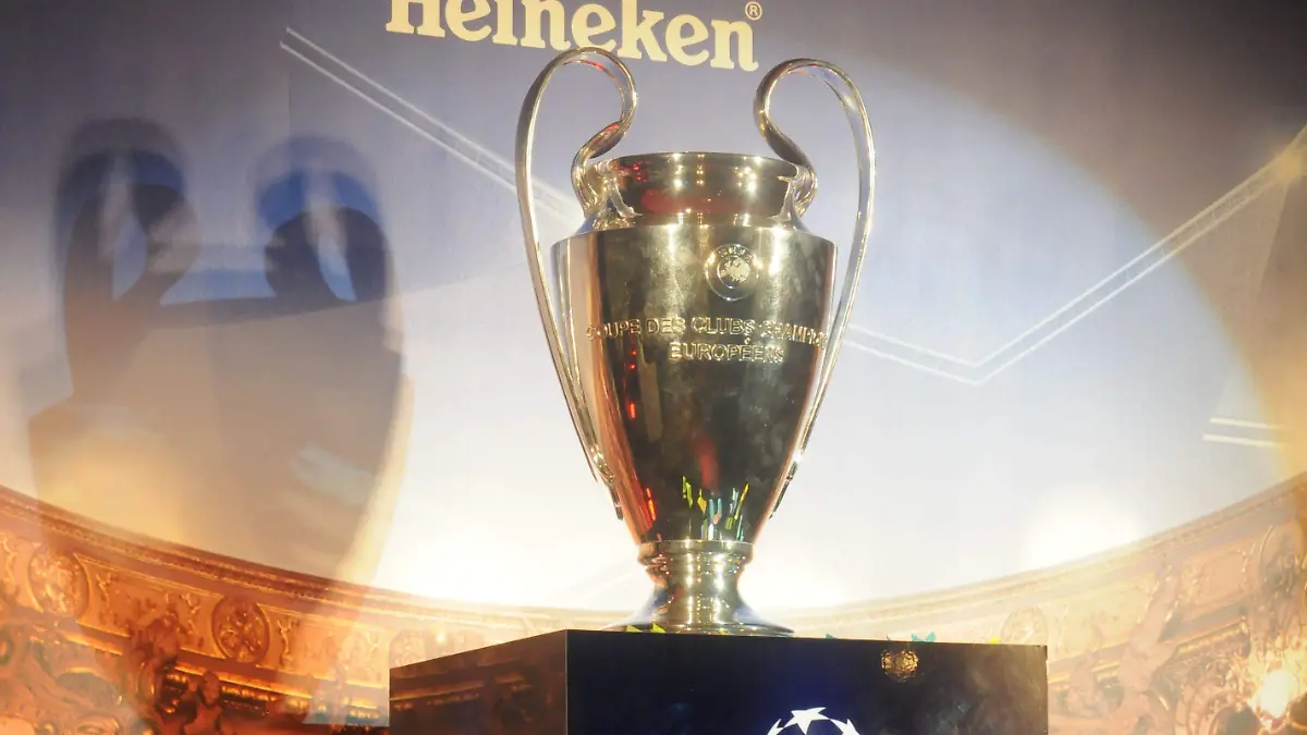 2012-04-06T120000Z_460704610_MT1IMGCNPAU63050009_RTRMADP_3_CHINA-UEFA-CHAMPIONS-LEAGUE-TROPHY