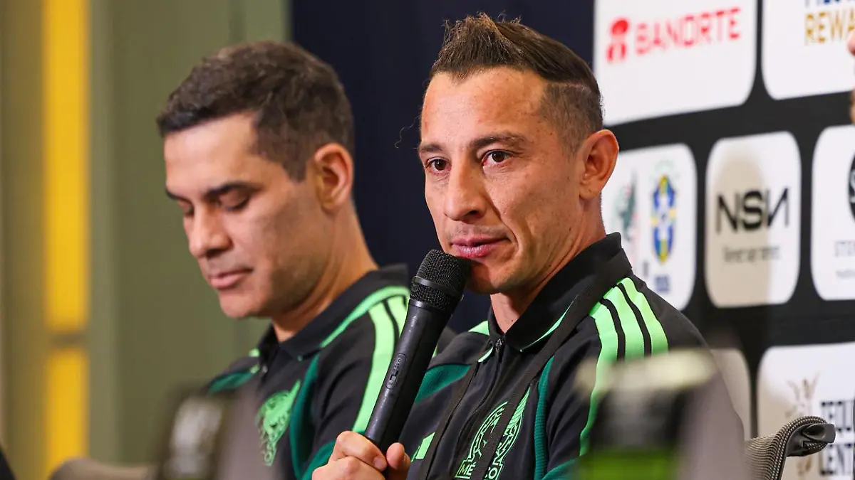 Andrés Guardado en conferencia de prensa
