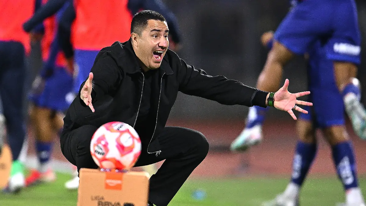 Efraín Juárez puede ser un técnico histórico para Pumas