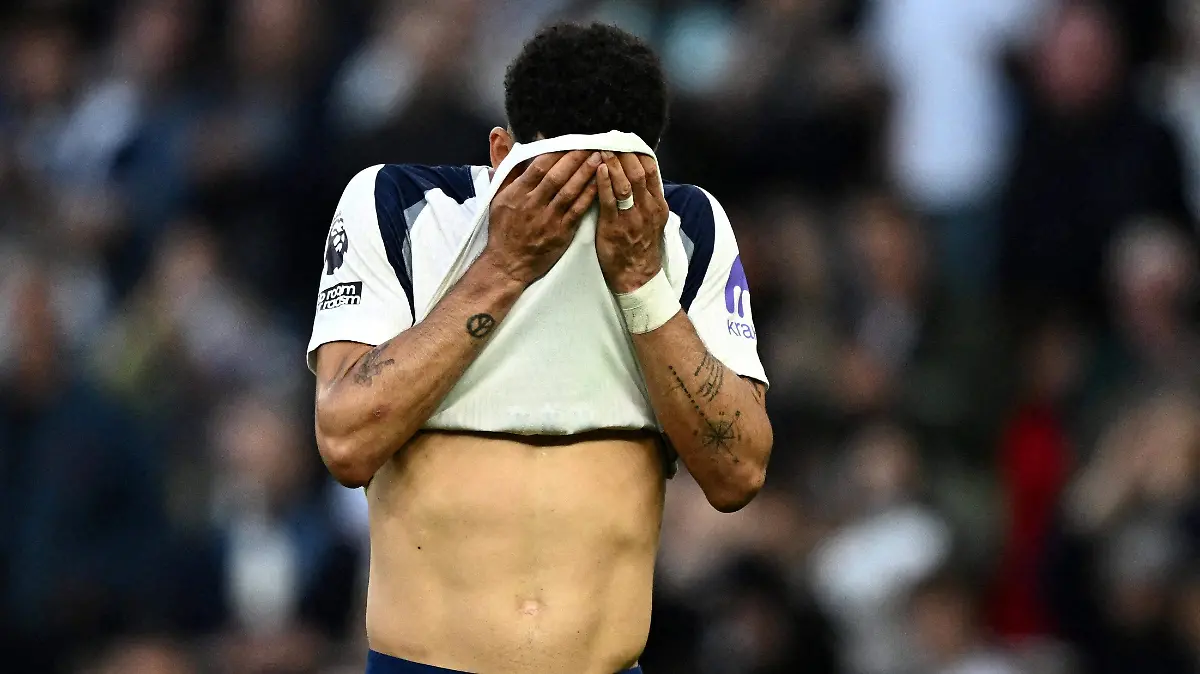 2026-04-18T214821Z_652411332_UP1EM4I1FXYXG_RTRMADP_3_SOCCER-ENGLAND-TOT-BHA