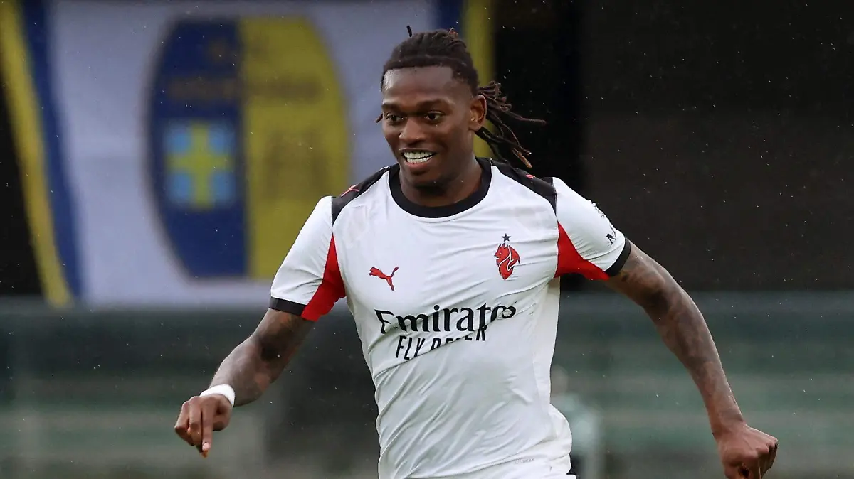 2026-04-19T142116Z_1167646981_UP1EM4J13VFL8_RTRMADP_3_SOCCER-ITALY-VER-MIL