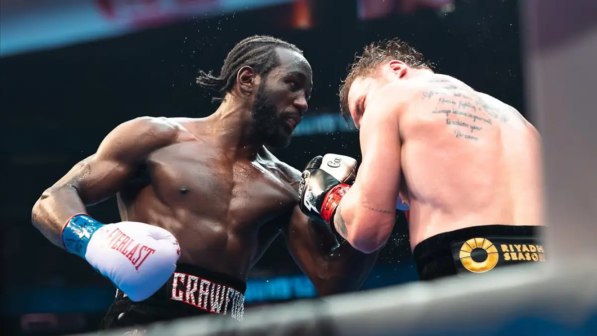 Terence Crawford se retiro de manera cobarde, asegura Mauricio Sulaimán