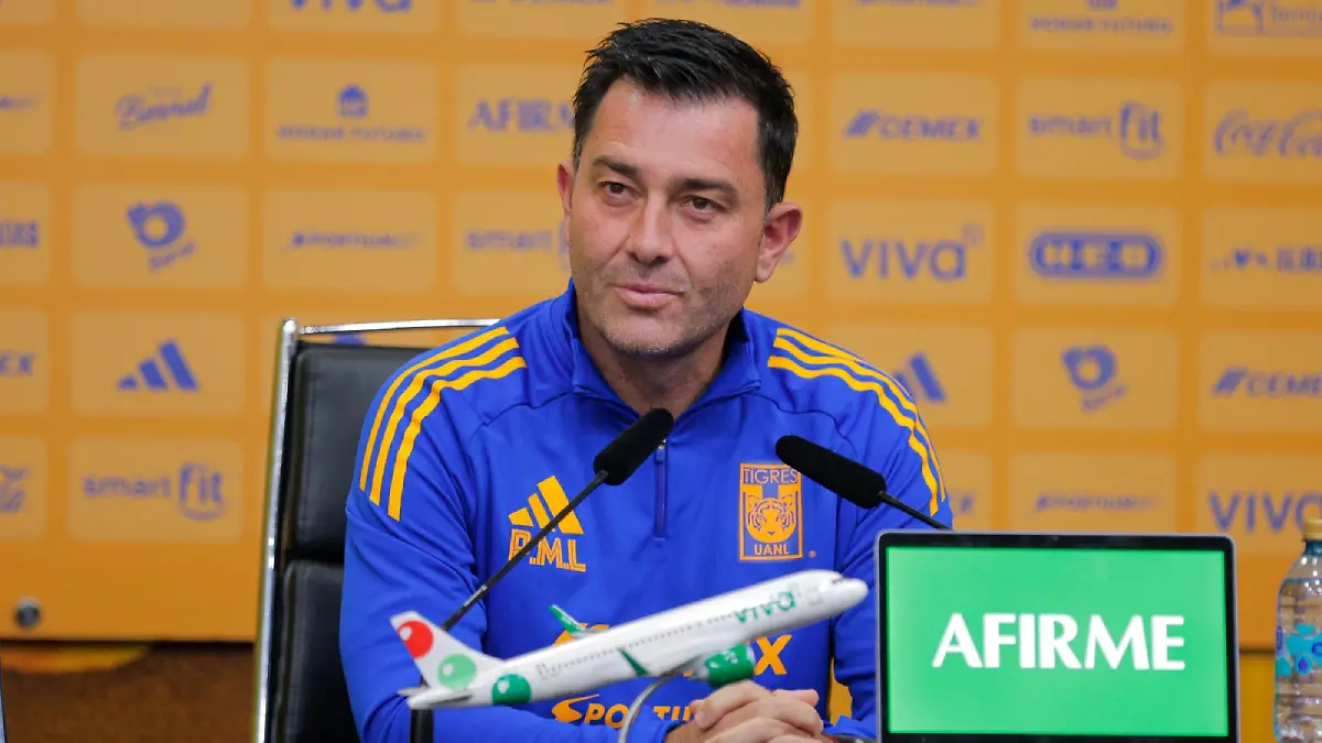 Pedro Martínez, técnico de Tigres Femenil