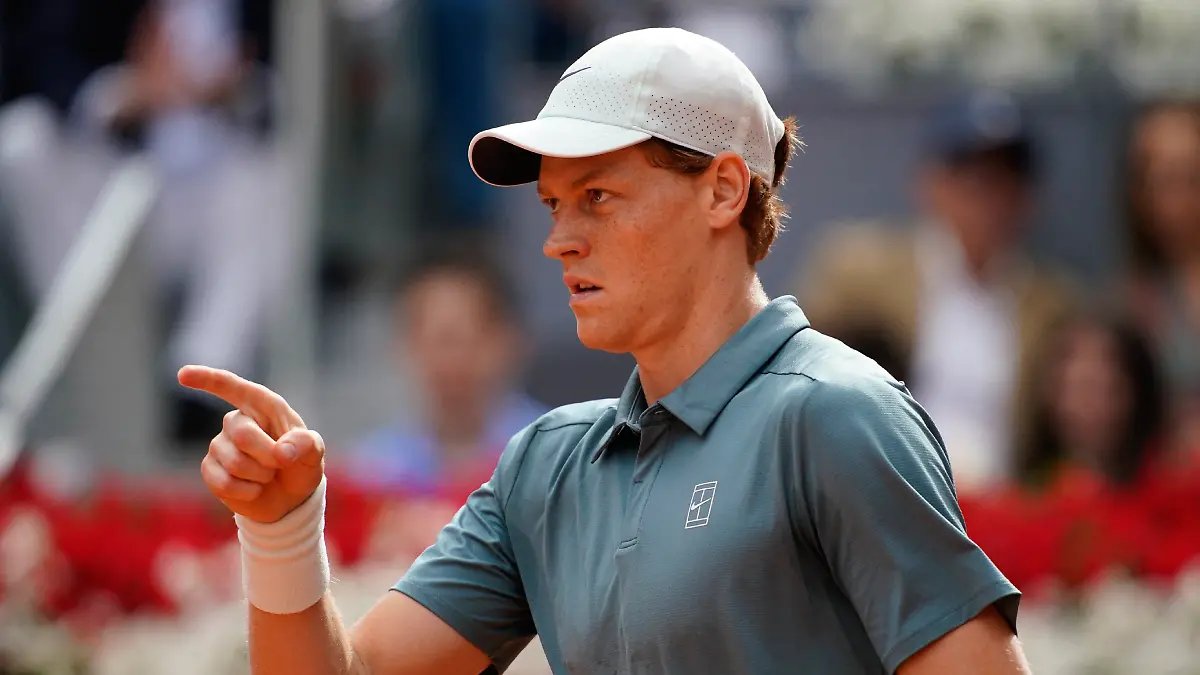 Jannik Sinner vence a Alexander Zverev
