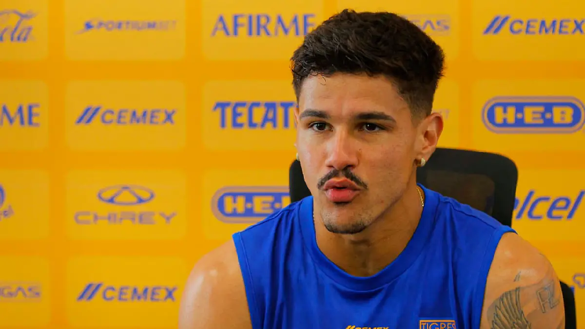 Rómulo en conferencia de prensa previo al Chivas vs Tigres