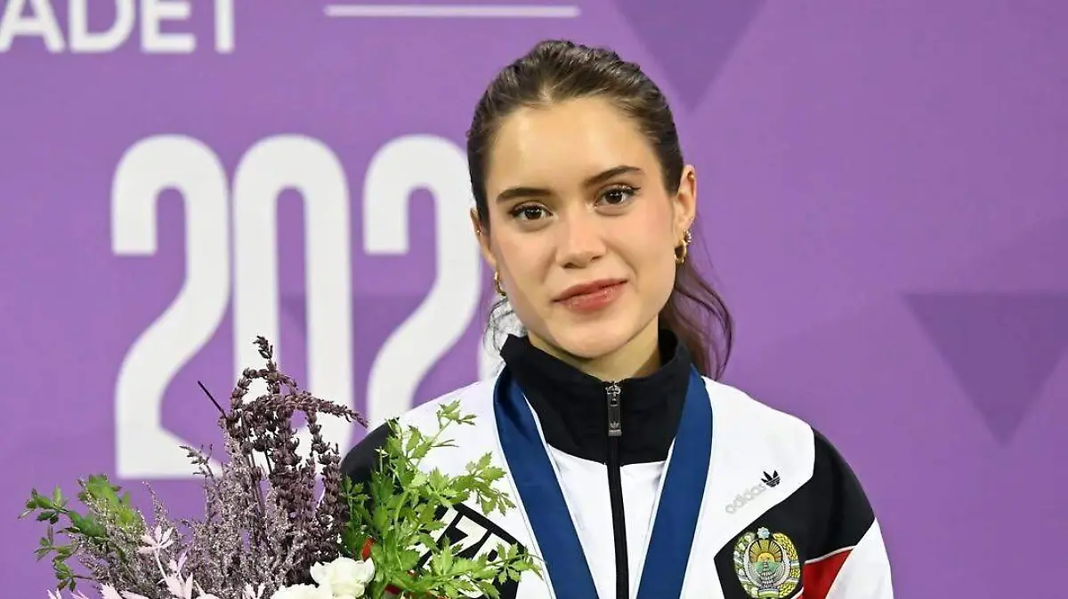 BRONZE AT JUNIOR WORLD CHAMPIONSHIPS!!! 🥉...Thank you @fencingfederation.uz for making this pos