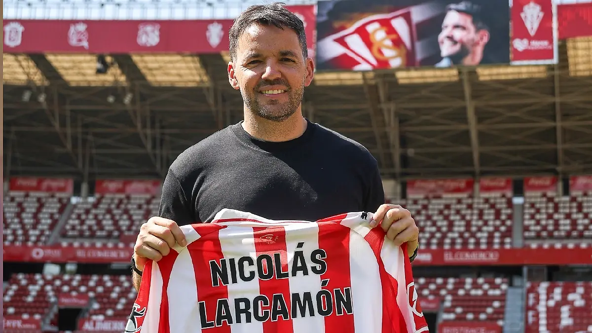 Nicolás Larcamón, presentado con el Sporting de Gijón