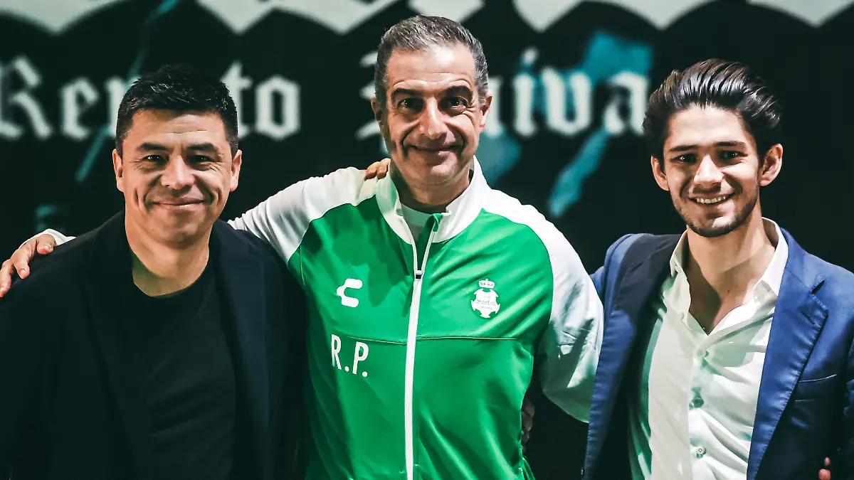 Renato Paiva es presentado con Santos