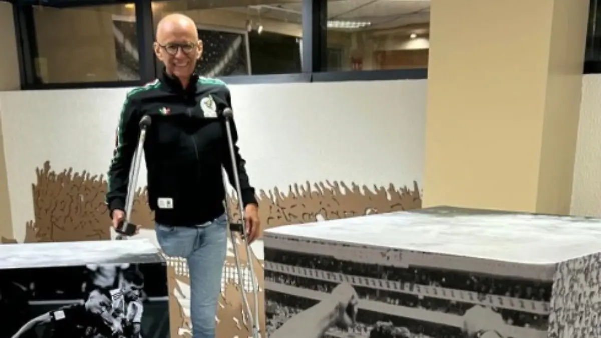 Javier Hidalgo duirante la Exposición Mi ESTO Mi Mundial