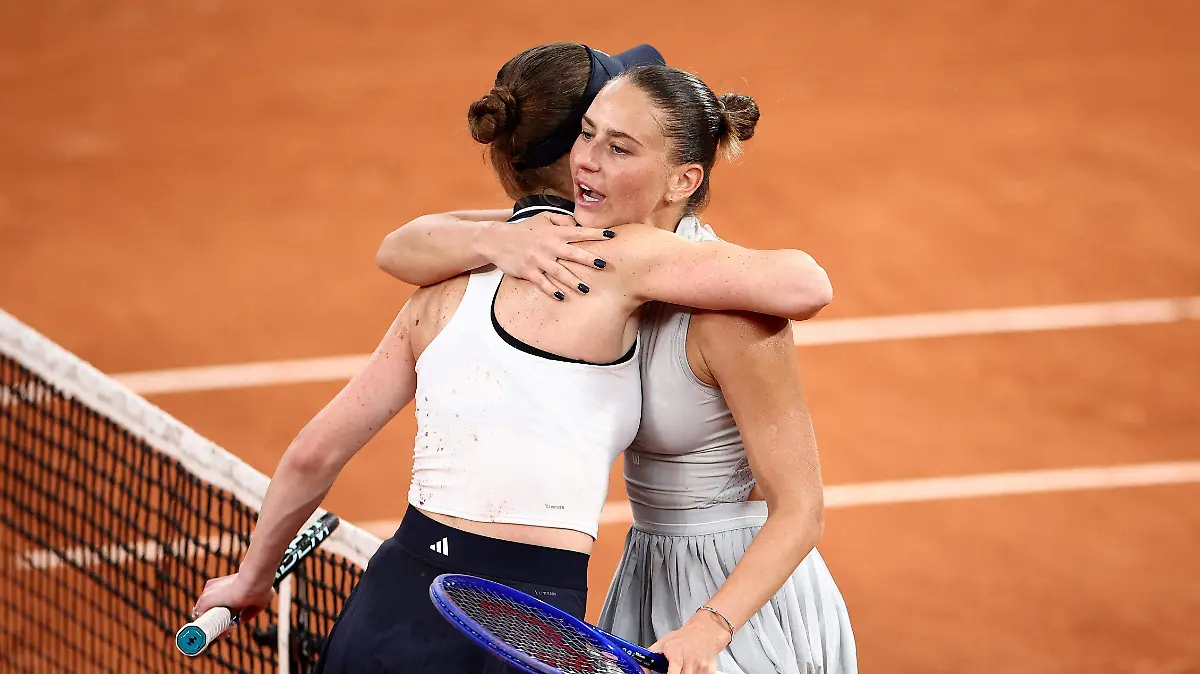 2026-06-02T125931Z_1394073758_UP1EM620YZ85Z_RTRMADP_3_TENNIS-FRENCHOPEN