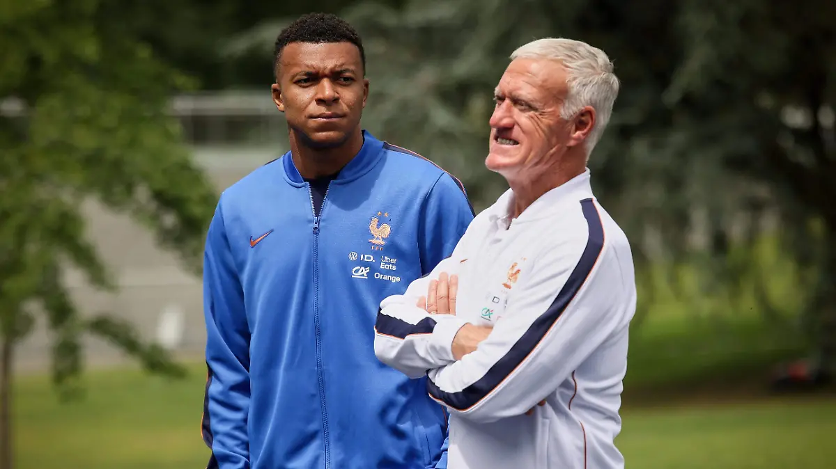 2026-06-02T131200Z_257382684_RC2MLLAE5LQ0_RTRMADP_3_SOCCER-WORLDCUP-FRA-MACRON