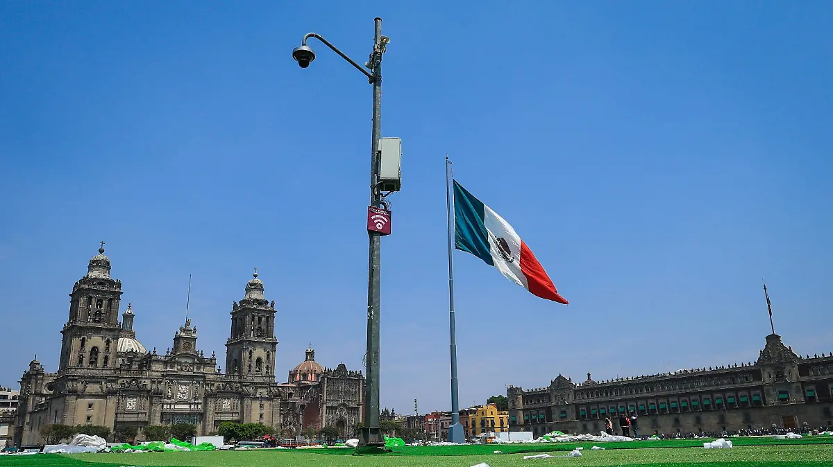 110326 Aspectos Cancha en el Zócalo CDMX OFR (3)
