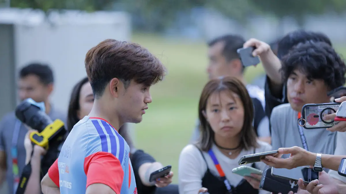 Takefusa Kubo habla a la prensa en Monterrey