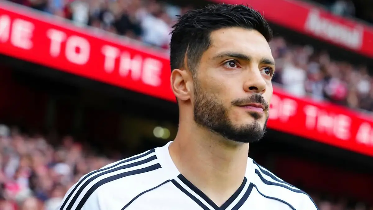 Raúl Jiménez es despedido en el Fulham