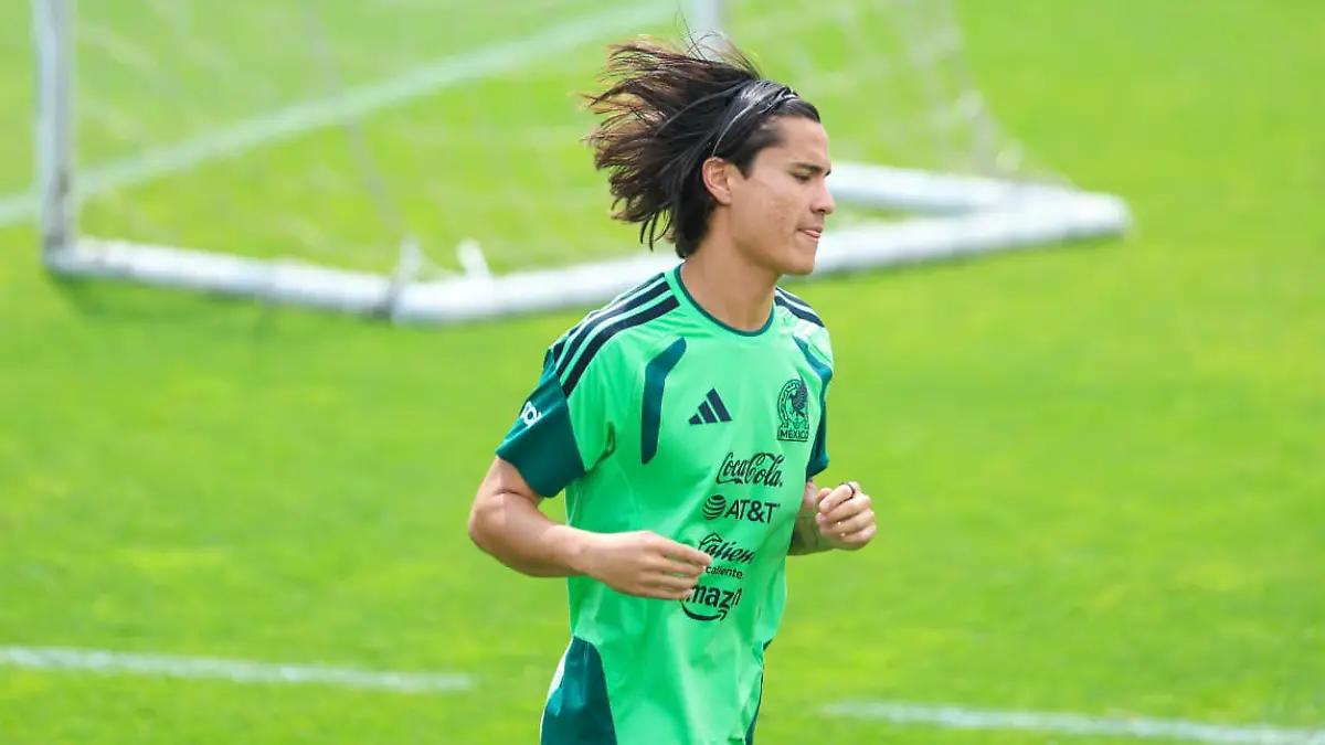 Diego Ochoa entrena con el Tri en el CAR