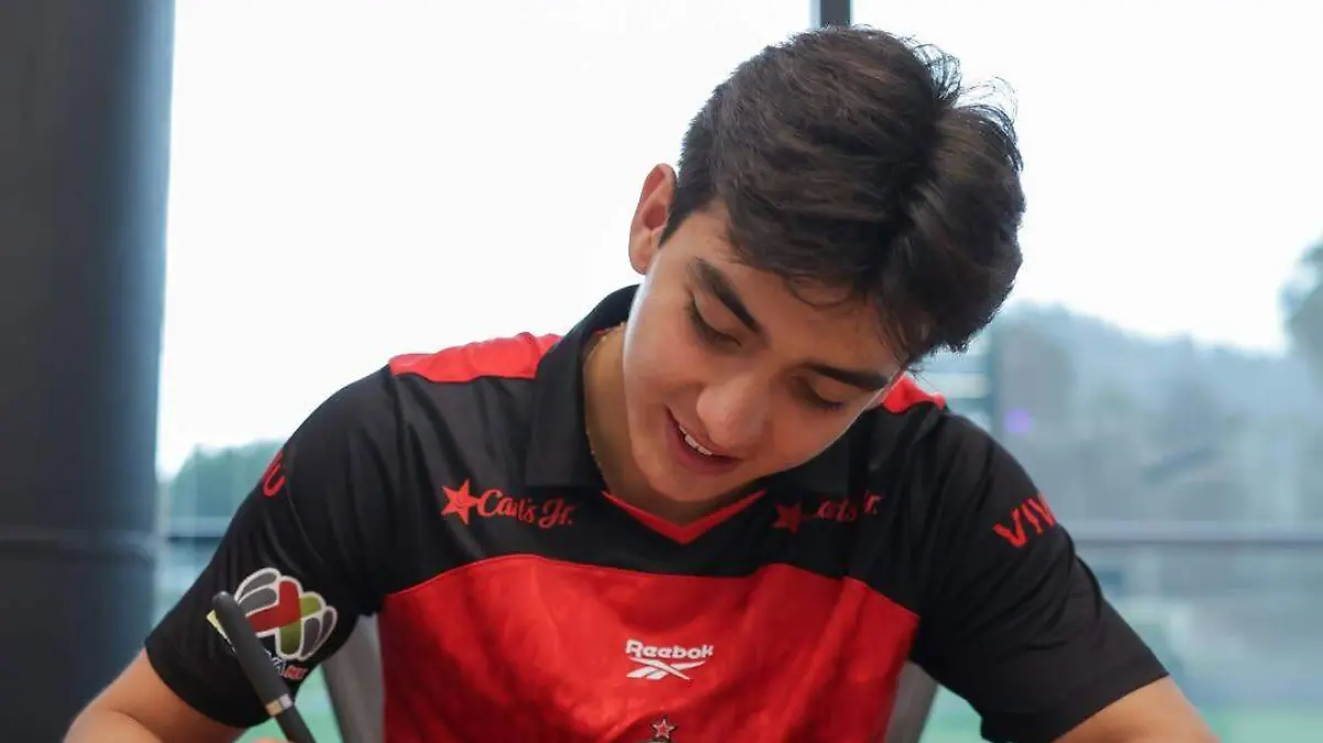 ¡De la frontera pa’l mundo! @gil_morita extiende su contrato con Xolos y usará el número 10. El 