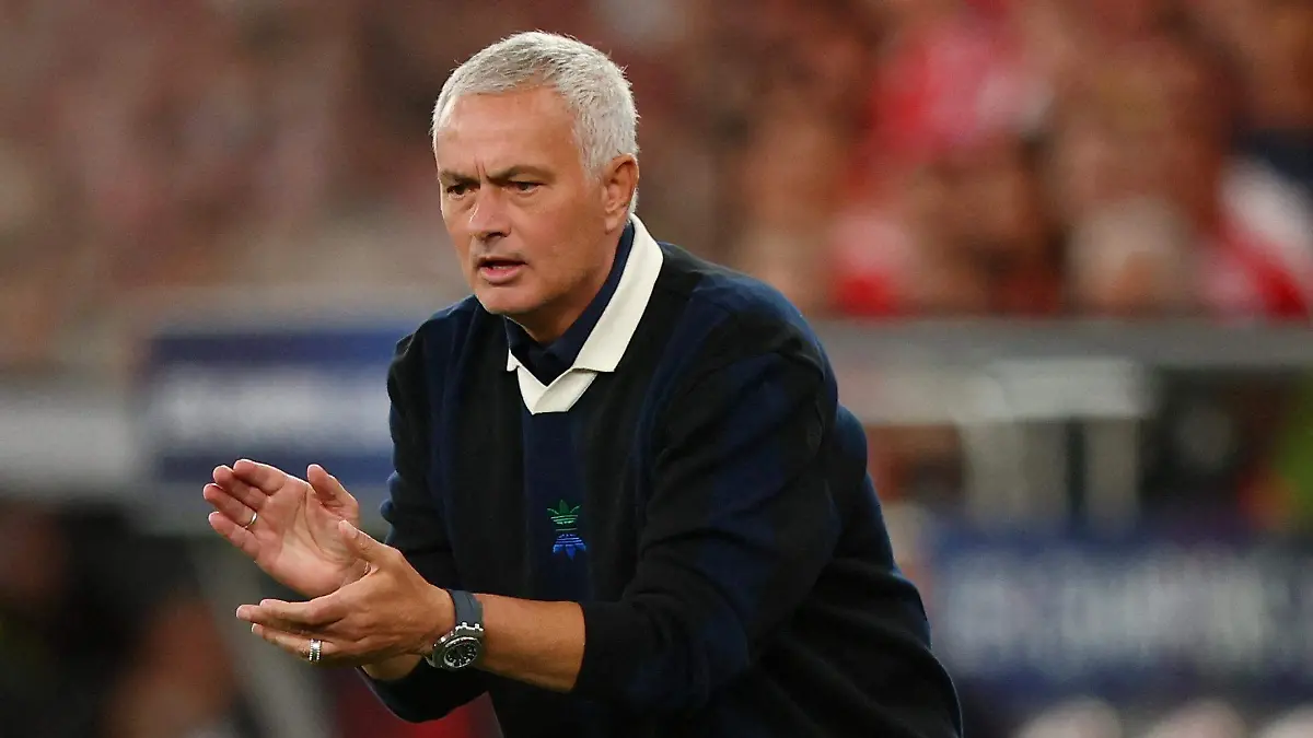 2026-06-04T141646Z_133563540_RC2WFGA6ABJG_RTRMADP_3_SOCCER-MOURINHO
