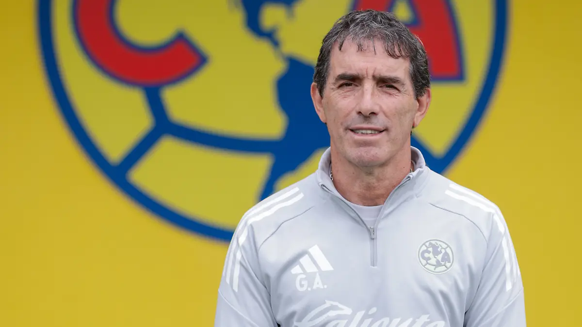 Guillermo Almada, ya como técnico del AMérica