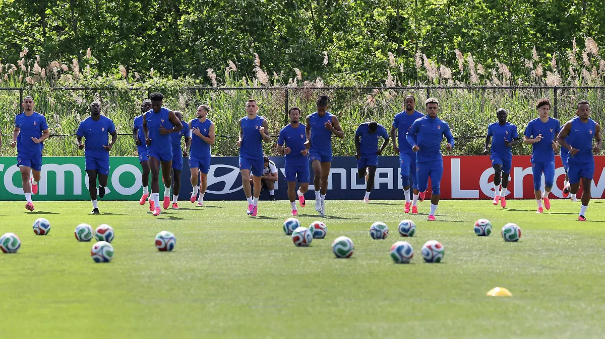 2026-06-15T204141Z_1346827600_UP1EM6F1LHFLD_RTRMADP_3_SOCCER-WORLDCUP-FRA-SEN-PREVIEW