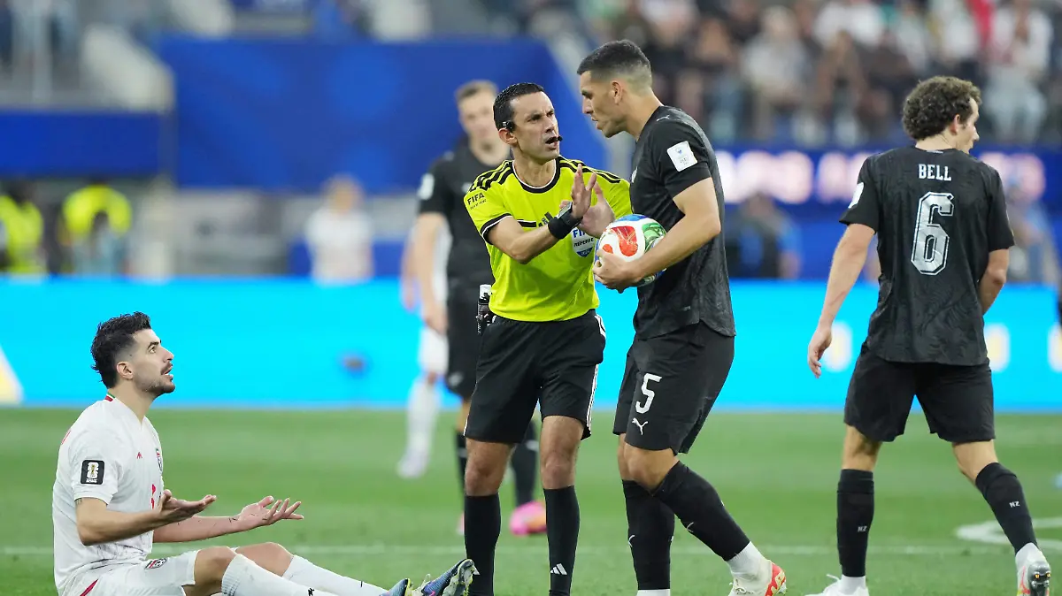 2026-06-16T025130Z_1982514321_UP1EM6G07XREP_RTRMADP_3_SOCCER-WORLDCUP-IRN-NZL
