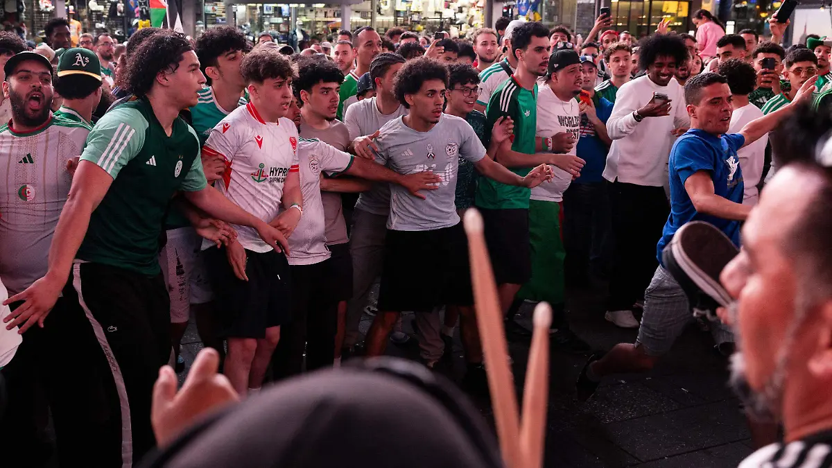 2026-06-16T031111Z_2069526677_UP1EM6G08UMFZ_RTRMADP_3_SOCCER-WORLDCUP-ARG-FANS