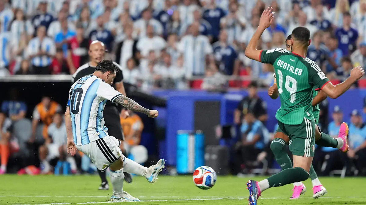 2026-06-17T030410Z_735086796_UP1EM6H07LW0W_RTRMADP_3_SOCCER-WORLDCUP-ARG-DZA
