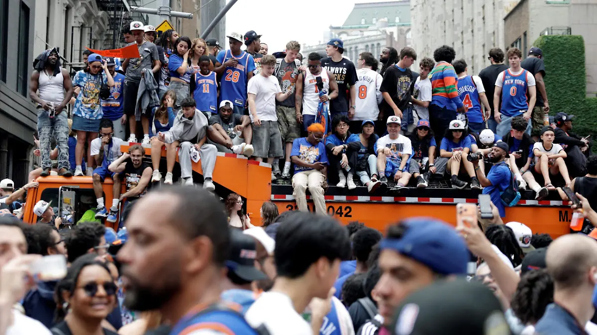 2026-06-18T170111Z_2136784674_UP1EM6I15JCA7_RTRMADP_3_BASKETBALL-NBA-NYK-PARADE
