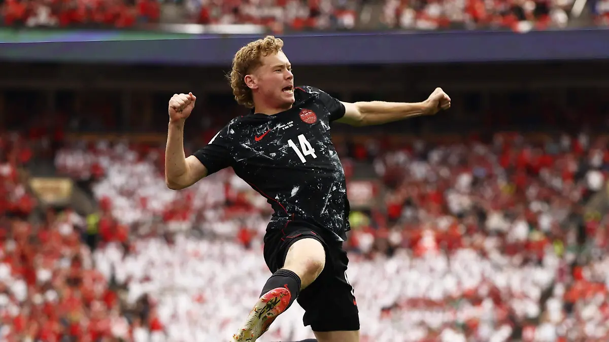 2026-06-18T234215Z_1010357908_UP1EM6I1TUD25_RTRMADP_3_SOCCER-WORLDCUP-CAN-QAT