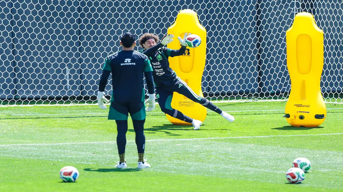 220626 Guillermo Ochoa OFR 
